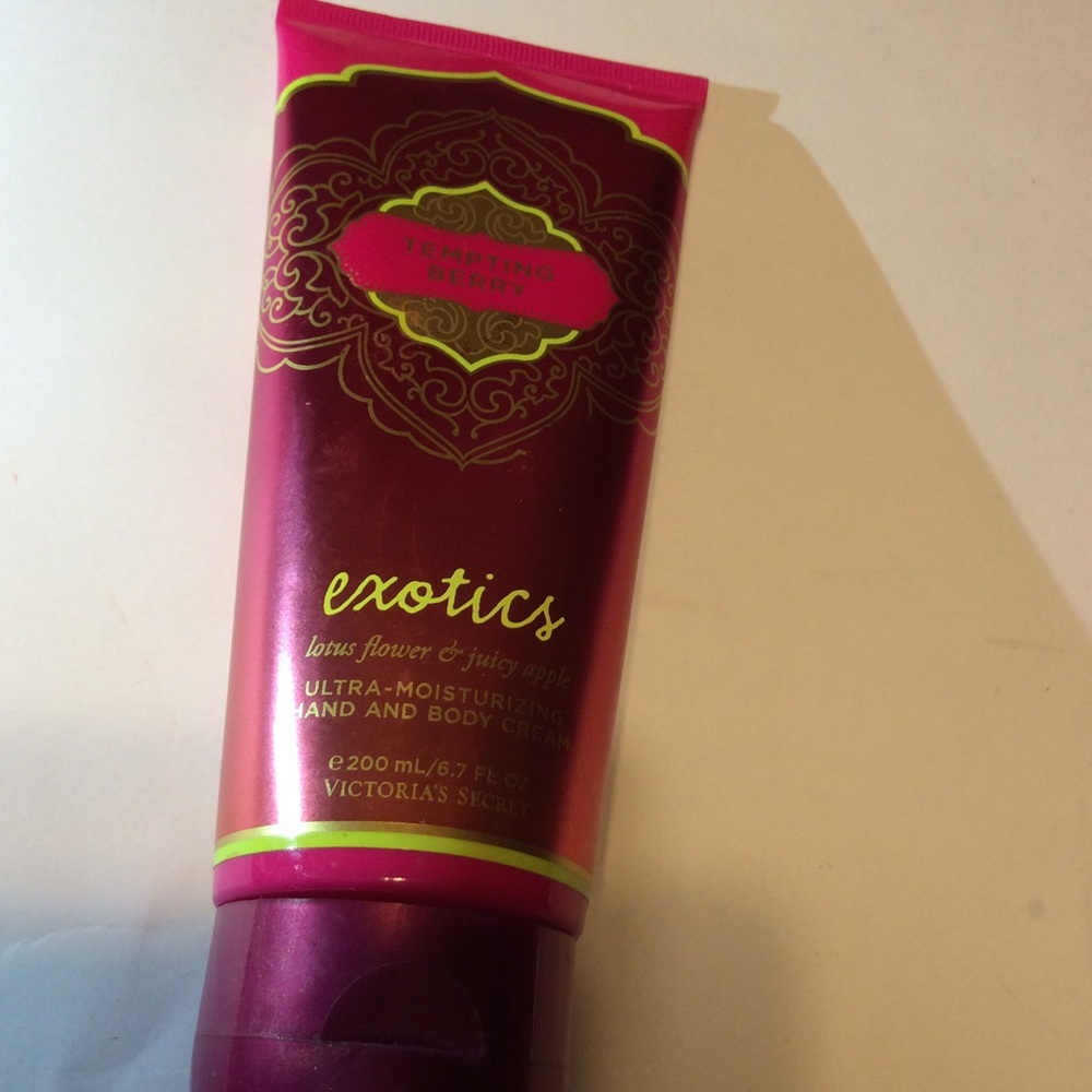 Victoria’s Secret Tempting Berry Hand & Body Cream